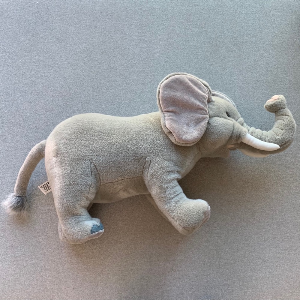 Premium Yomiko Classic Elephant by Russ 26” x 15”